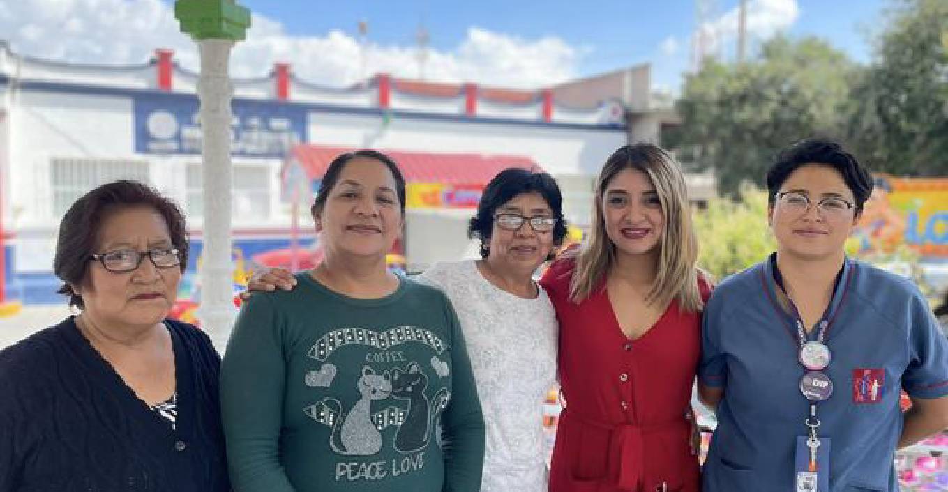 Entrega de lentes gratuitos para adultos mayores en Amaxac de Guerrero