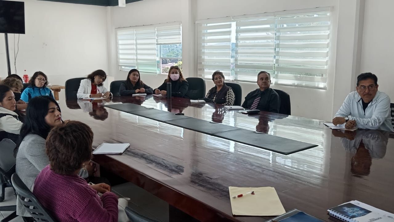 Benjamín Atonal Conde, se reunió con directivos de instituciones educativas para discutir importantes acciones en materia de educación.