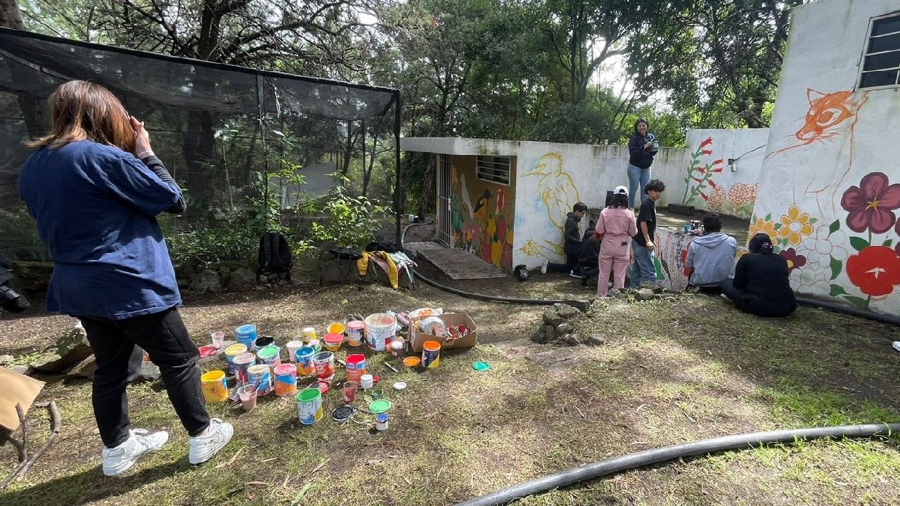 La directora de ecología Alejandra Rodríguez Santacruz, se reunieron en el vivero municipal de la cabecera.