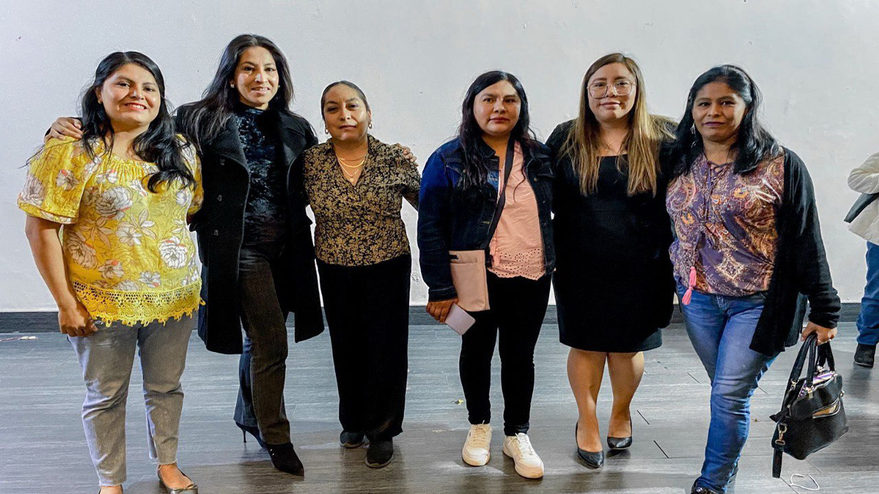 Mujeres emprendedoras reciben capacitación de empoderamiento por parte del IEM.