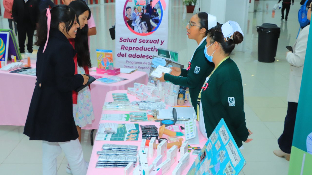 Propone Rector de la UATx acciones de prevención contra cáncer de mama