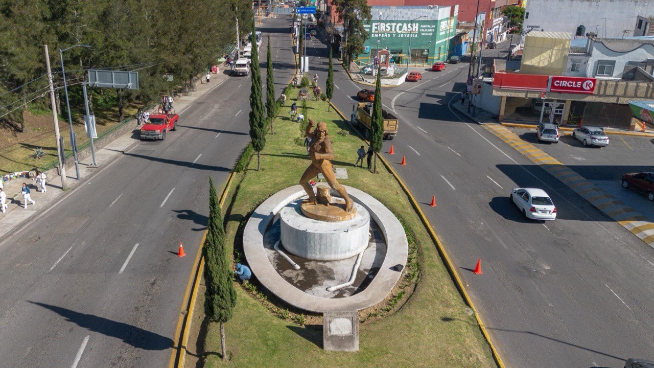 Realiza el Ayuntamiento de Tlaxcala labores de limpieza y poda en principales avenidas de la capital