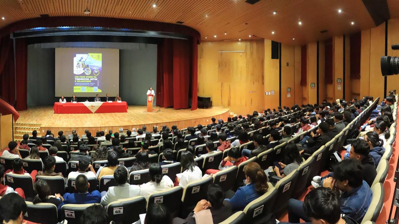 Estudiantes de bachillerato participaron en el “1er. Foro sobre inteligencia artificial” que organizó Ciencias Básicas UATx