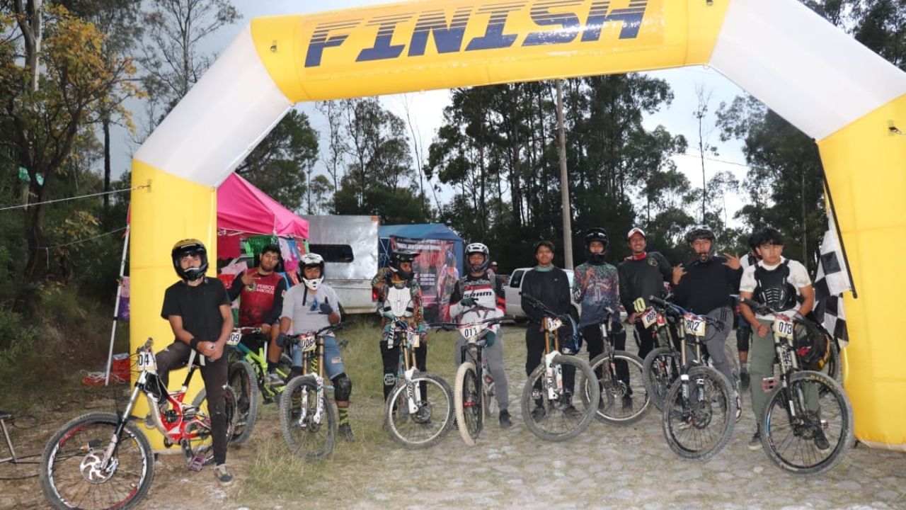 Destreza y adrenalina se vivió durante la primera carrera de downhill.