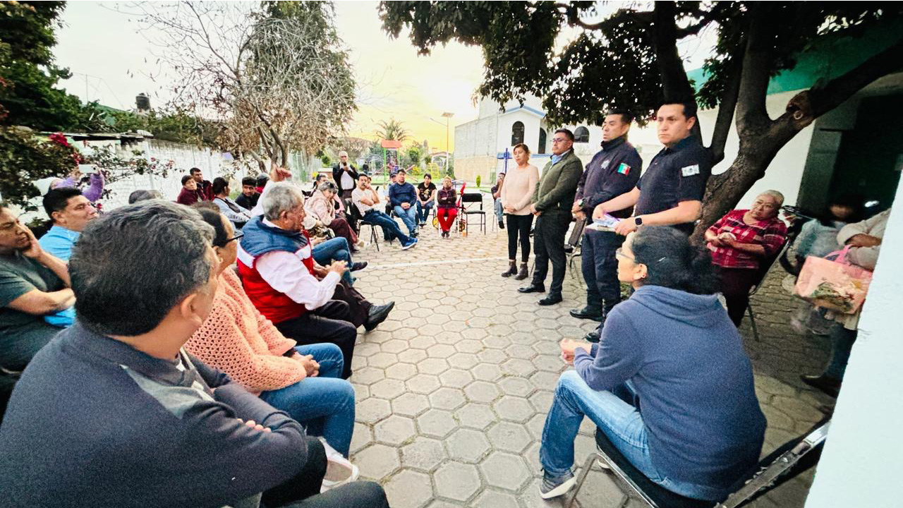 El Presidente Municipal de  Zacatelco José Miguel Acatzi Luna se reúne con vecinos de Xochicalco