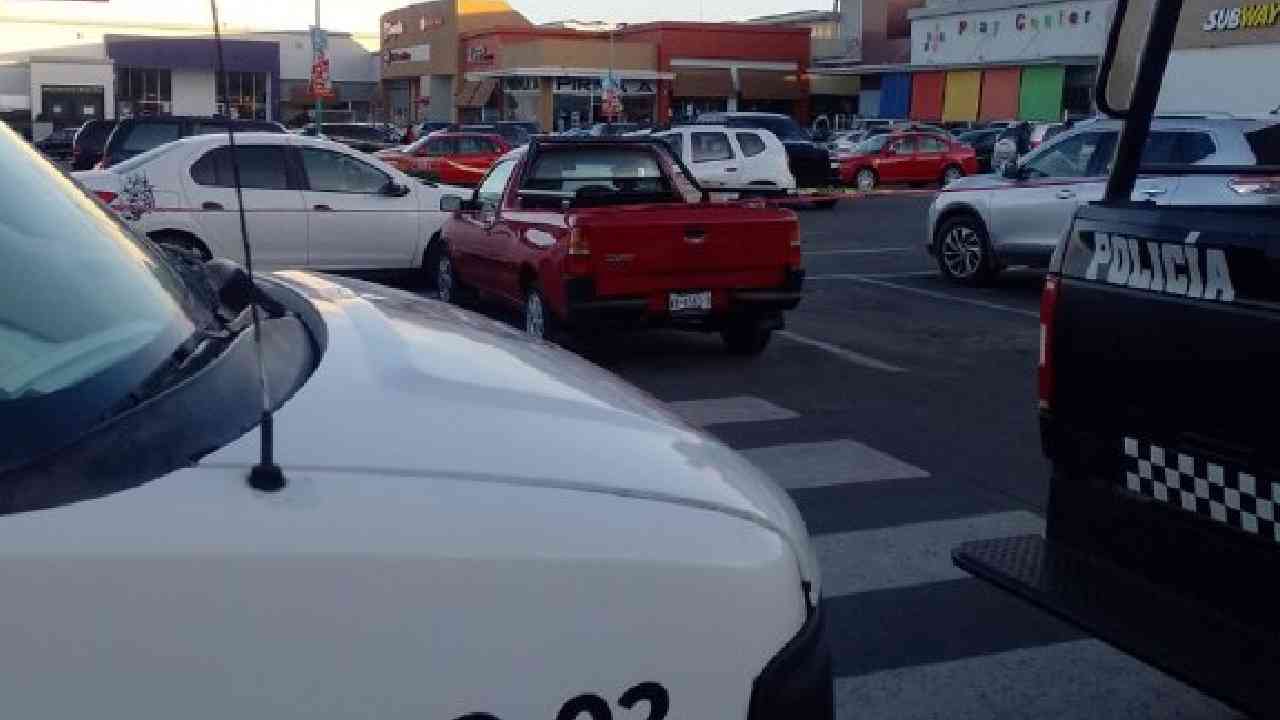 Atiende policía de Apizaco de manera inmediata reporte de masculino herido en estacionamiento de plaza Apizaco