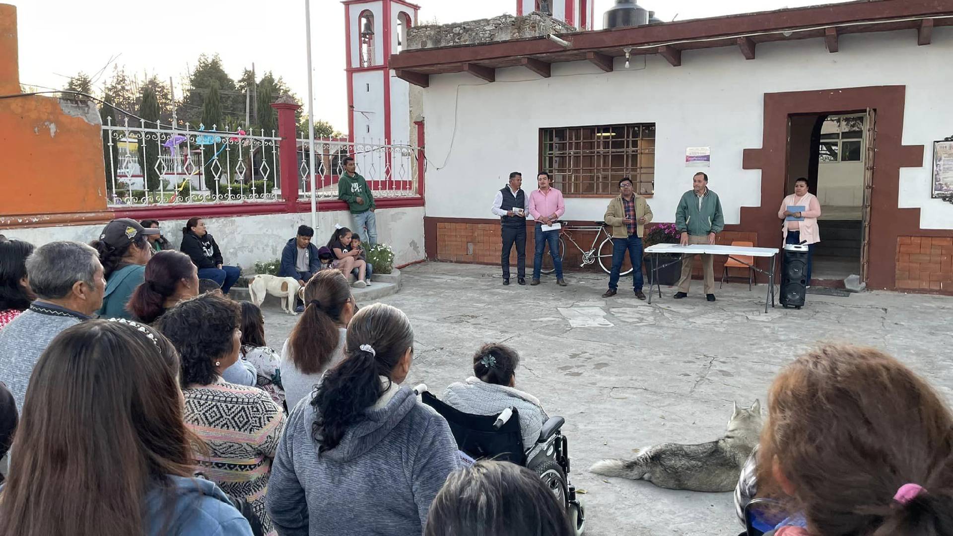 Reunión comunitaria para mejorar el suministro de agua potable en Amaxac de Guerrero