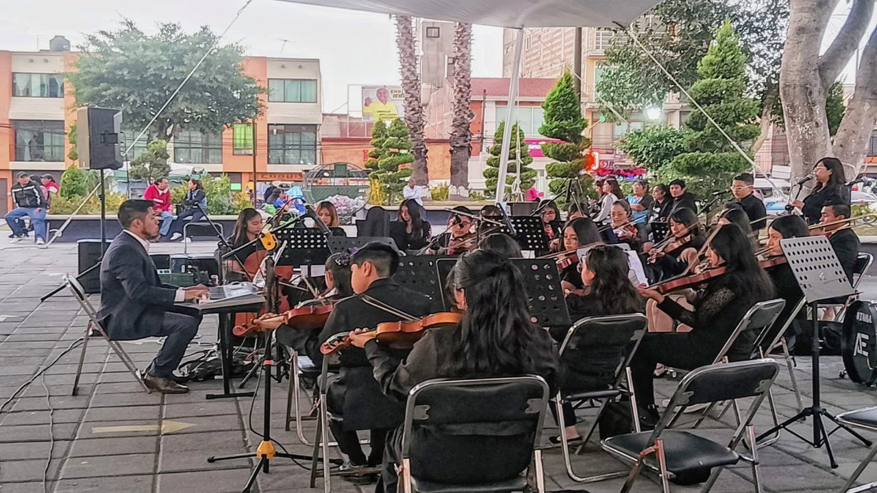 Orquesta Acetato todo un éxito en los domingos familiares en Zacatelco