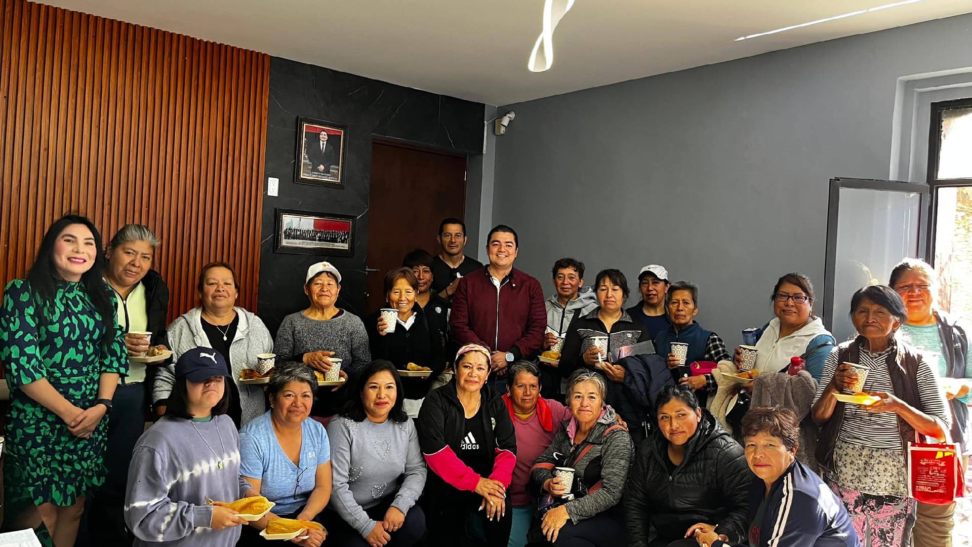 Desayuno en Honor a las Mujeres de zúmbate un baile en Amaxac de Guerrero