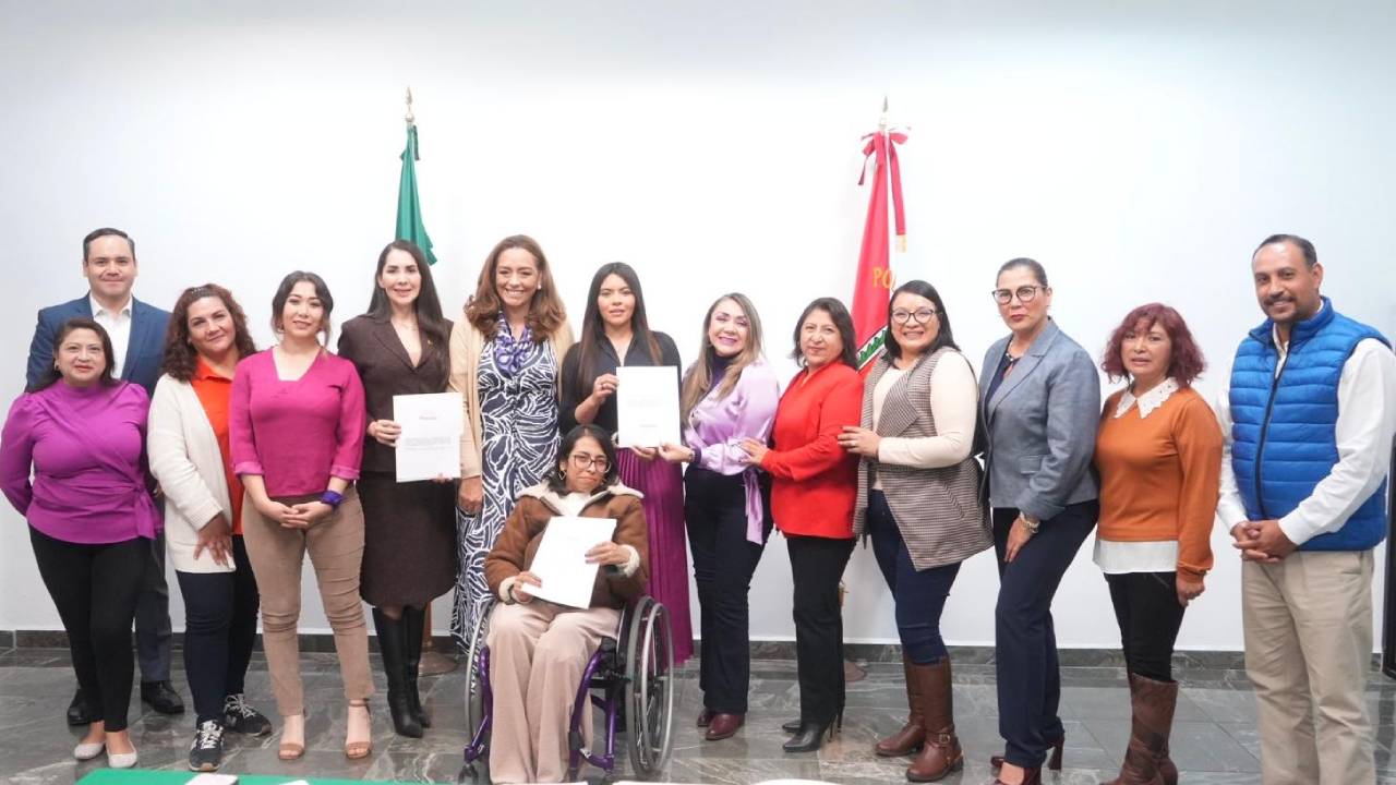 Recibe diputada Lorena Ruiz García iniciativa popular para reconocer el derecho de las mujeres a una vida libre de violencia