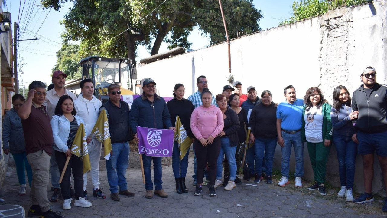 Inicia la rehabilitación del drenaje sanitario en el callejón de Juárez, segunda sección.