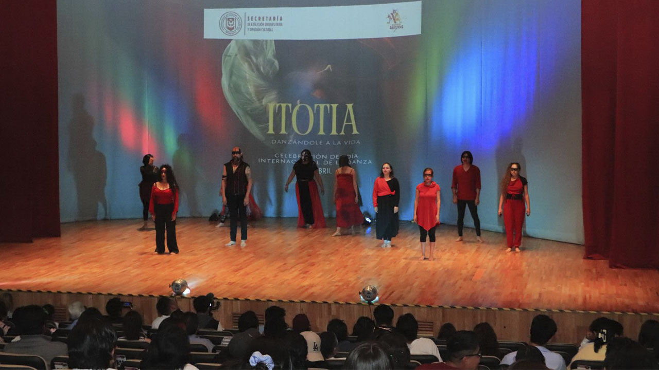 Grupos artísticos UATx celebran Día internacional de la danza