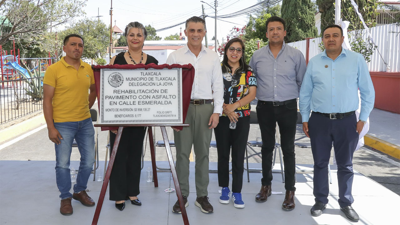 Cumple Alfonso Sánchez compromiso con La Joya y entrega la calle Esmeralda