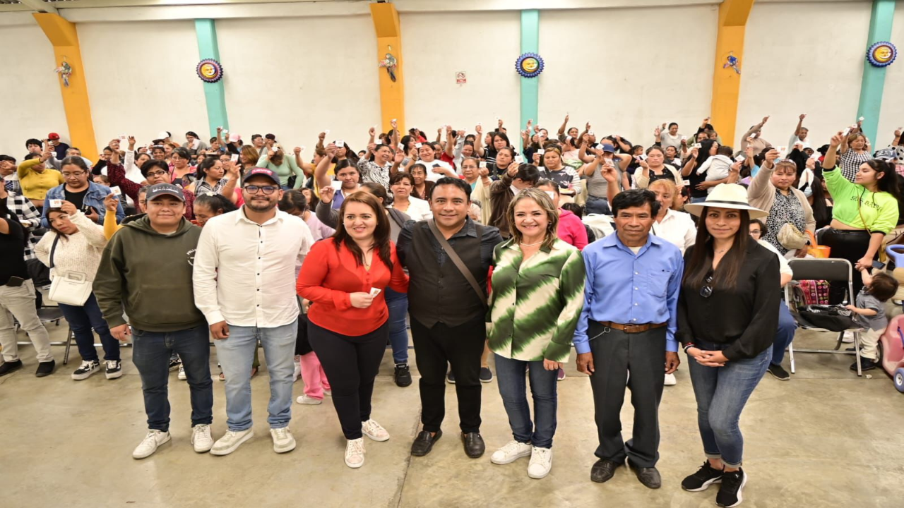 "Nunca antes un gobierno nos había tomado tanto en cuenta": madres de Huamantla agradecen caravana de regalos