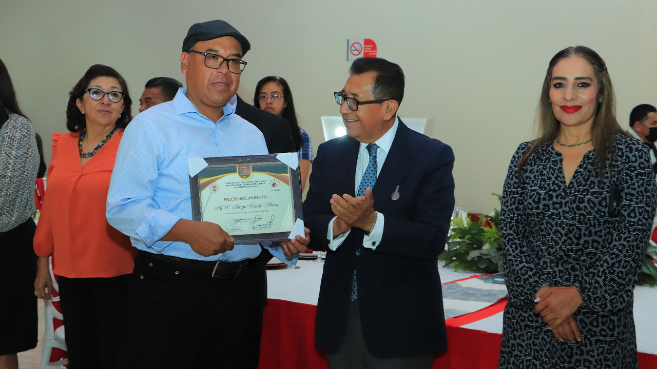 Encabeza Rector de la UATx celebración por 55 aniversario del STEIESET