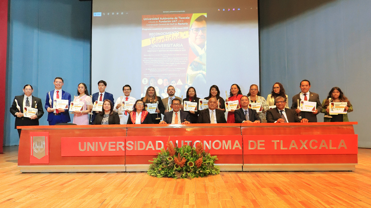 Entrega Rector de la UATx reconocimientos por identidad y práctica de valores universitarios a estudiantes, docentes y trabajadores de servicios