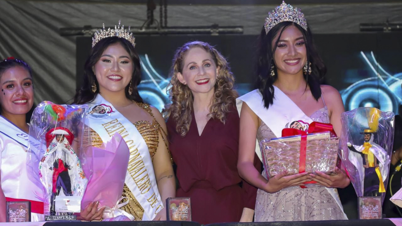 Marcela González celebra con orgullo la coronación del Carnavalero de Corazón en Chiautempan