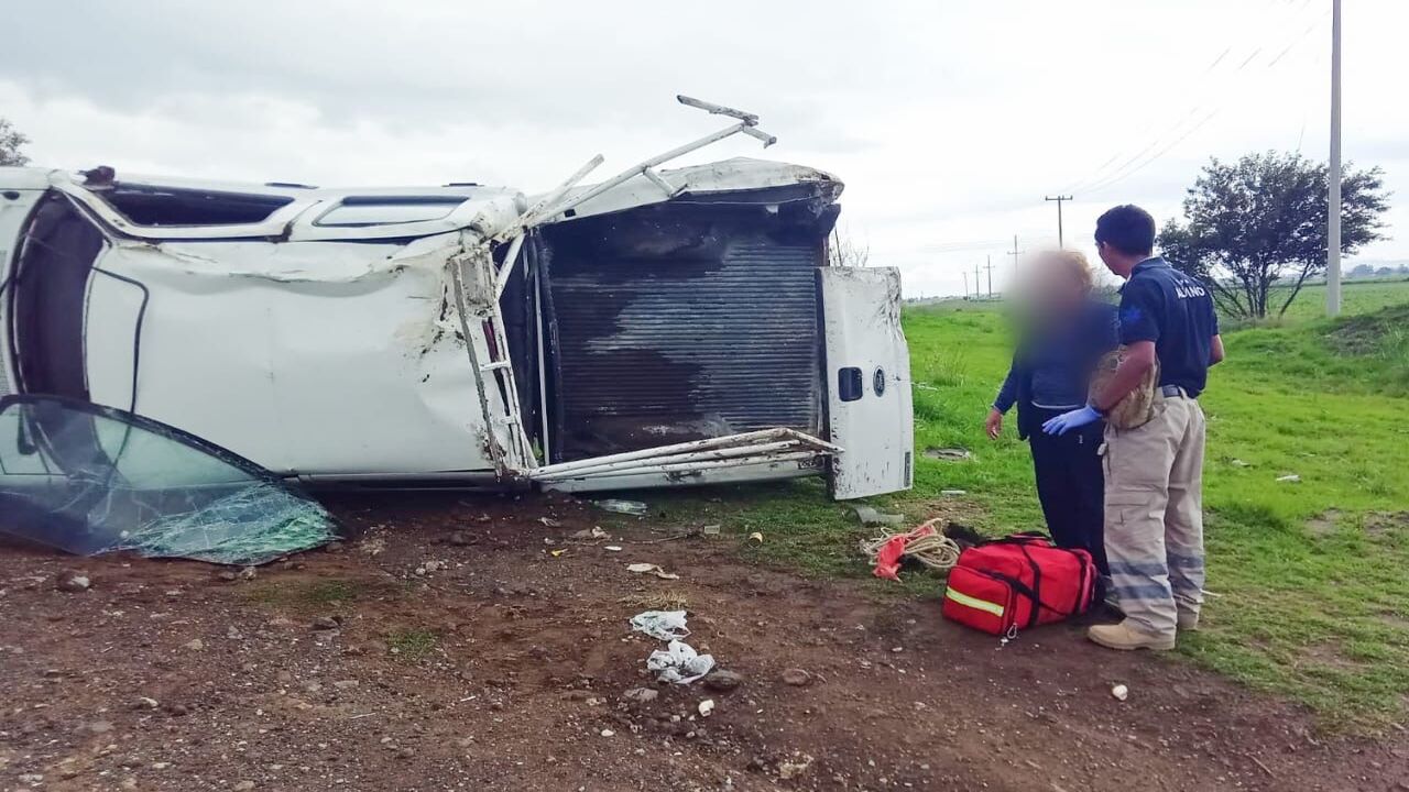 POLICÍAS Y PARAMÉDICOS DE PROTECCIÓN CIVIL DE HUAMANTLA BRINDARON APOYO OPORTUNO EN TRES ACCIDENTES VEHICULARES