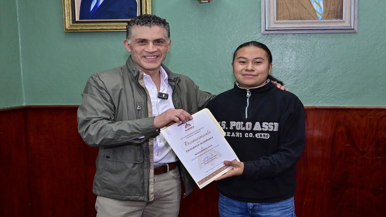 El Alcalde Alfonso Sánchez García reconoce la excelencia académica de estudiantes del IPN