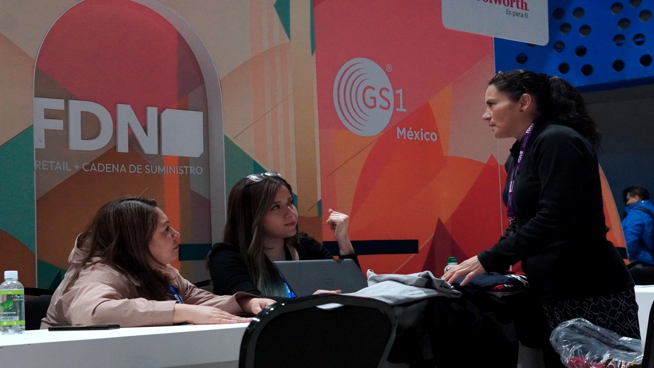 Emprendedores de Zacatelco asisten a la “Fábrica de Negocios” en la CDMX.