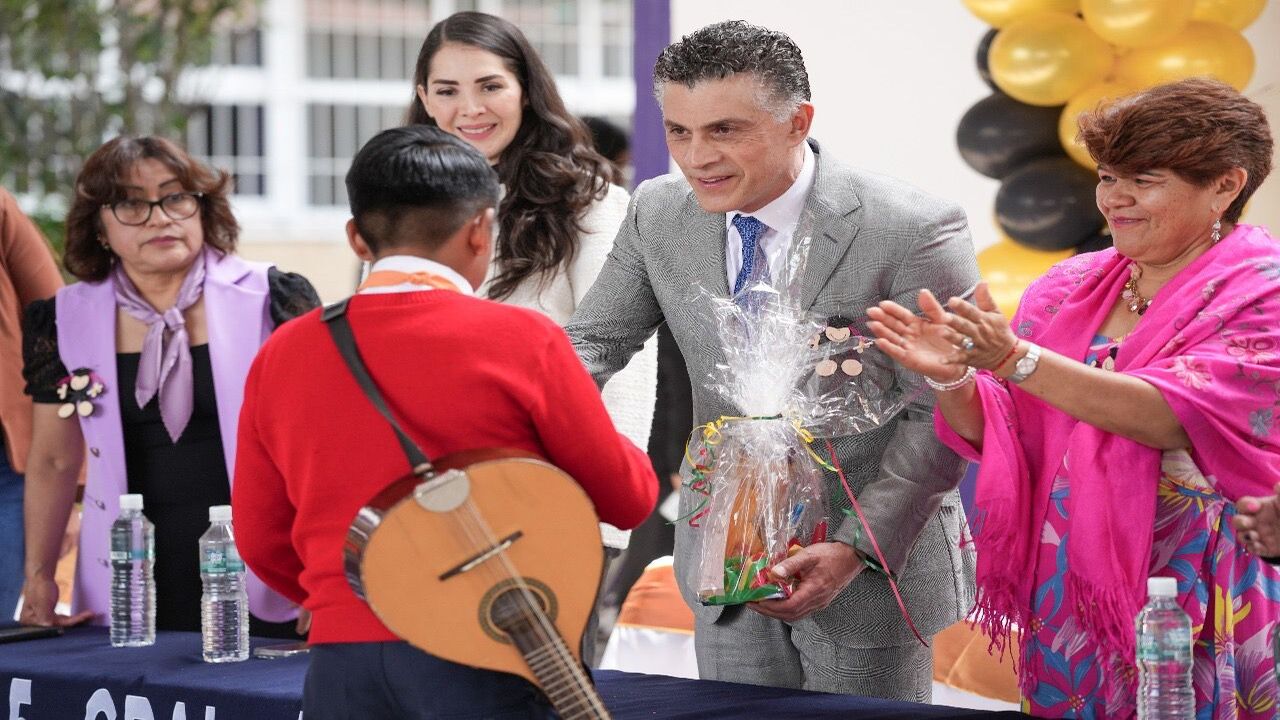 "Ustedes son la esperanza viva de Tlaxcala": Alfonso Sánchez García a graduados del internado José amarillas