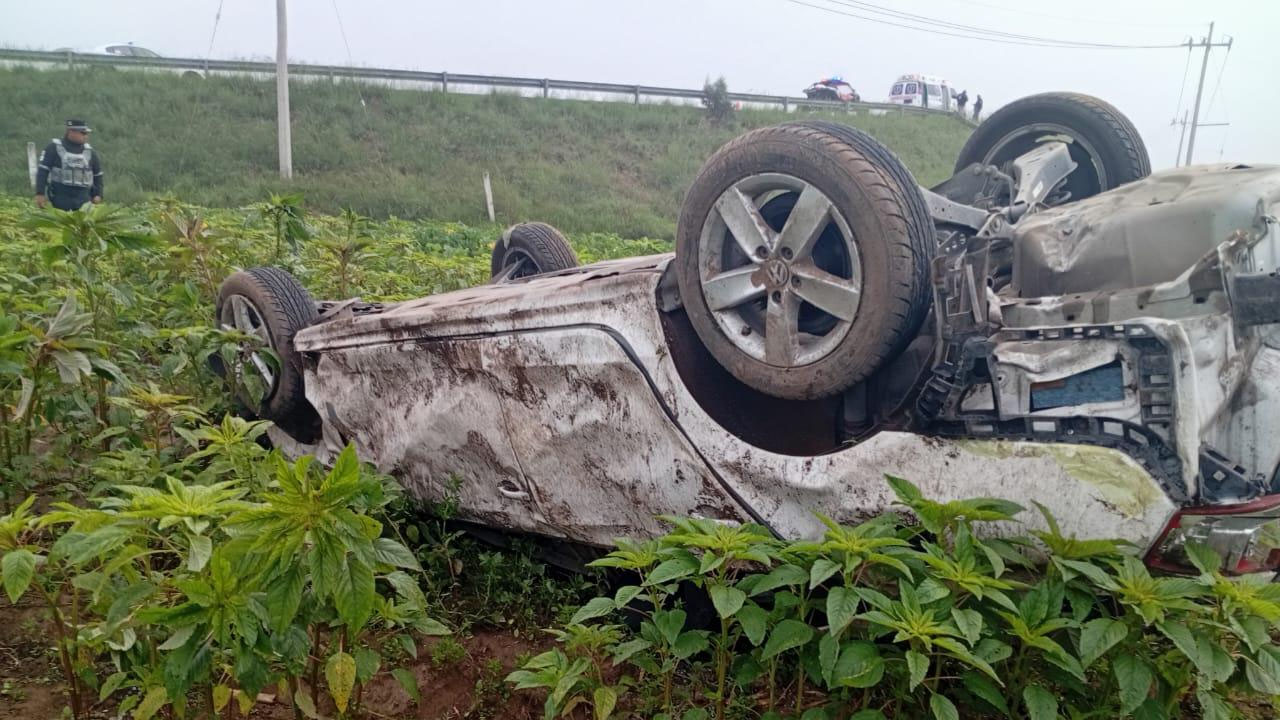 🚨 Atiende policía municipal volcadura vehicular en camino a san José Xicoténcatl 🚨