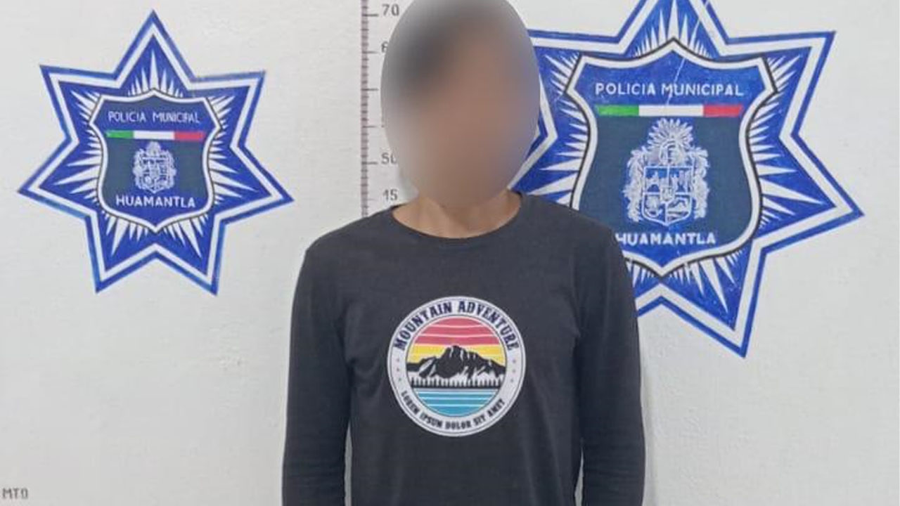 Seguridad pública detiene a masculino que agredía a transeúntes en la vía pública