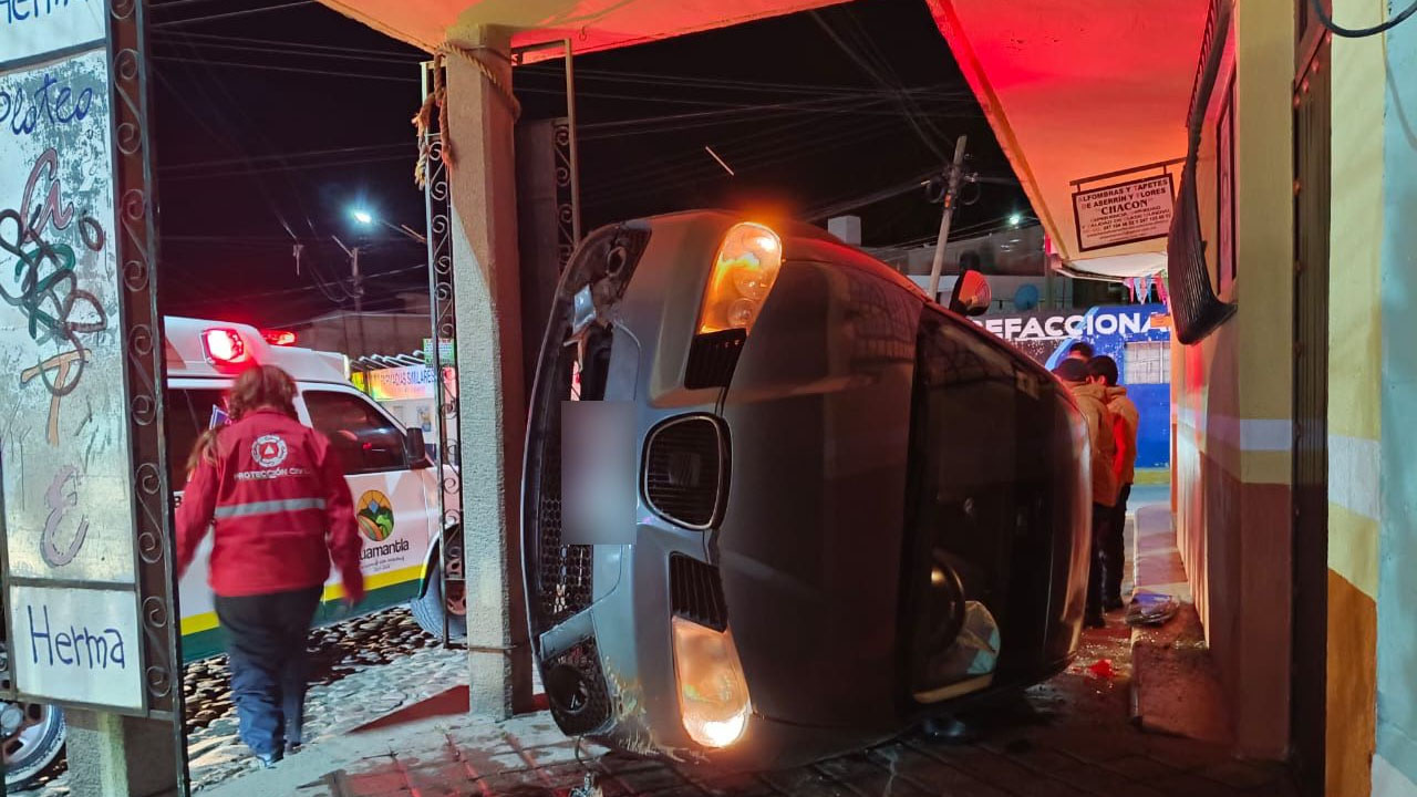 Atiende Dirección de Seguridad Pública y Protección Civil accidente vehicular en Prolongación Hidalgo