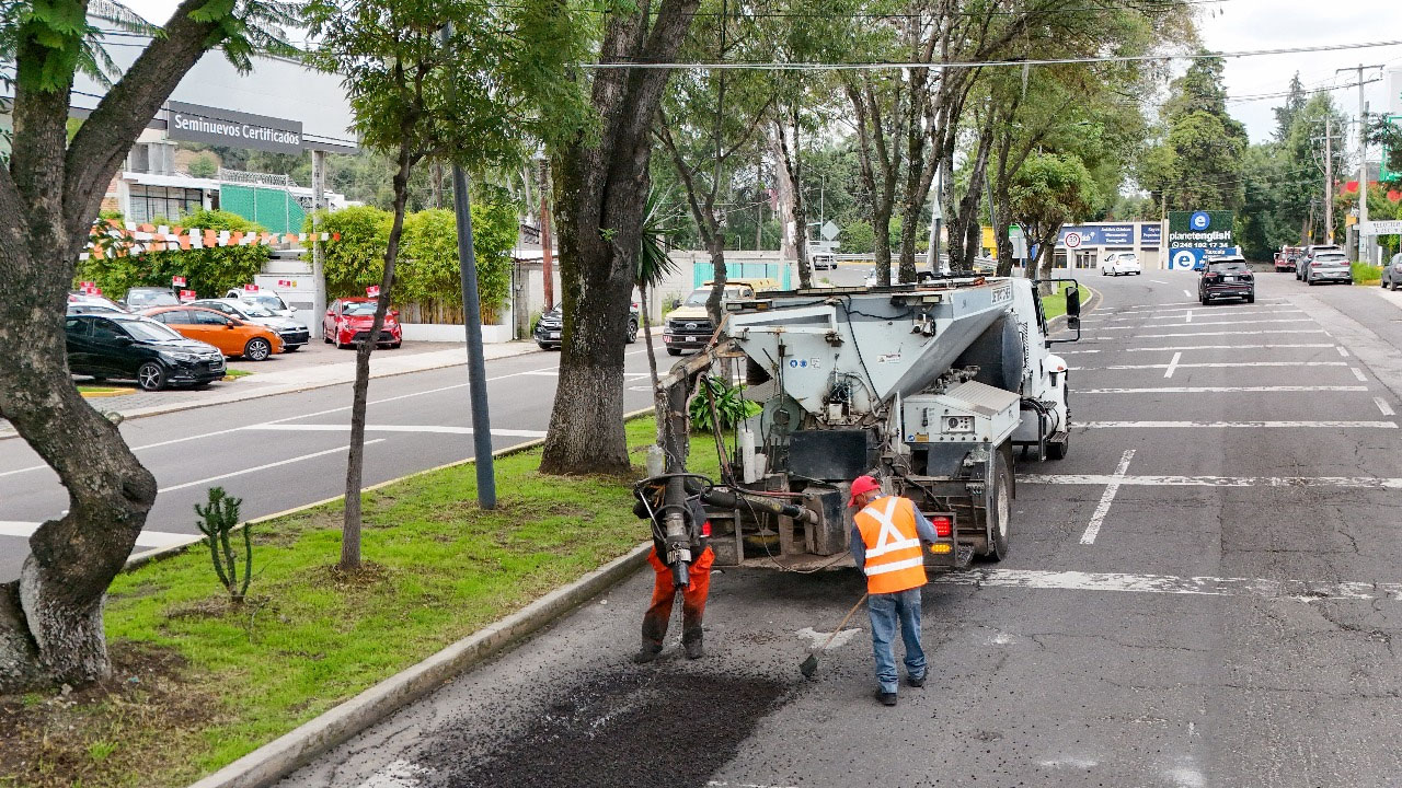 Intensifica el ayuntamiento de Tlaxcala bacheo en el centro histórico y colonias con más tránsito vehicular