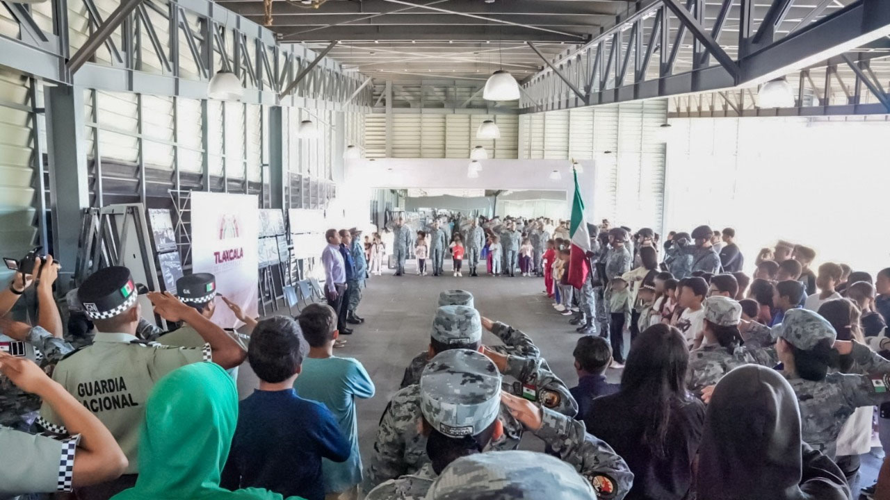 Niñas y niños del curso de verano del ayuntamiento capitalino conviven con guardia nacional y la FGR