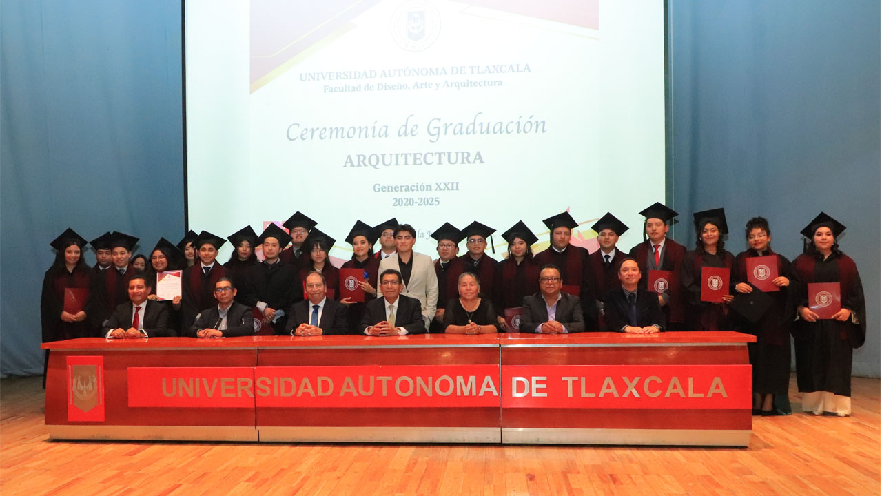 87 nuevos arquitectos reciben constancia de culminación de estudios en la UATx