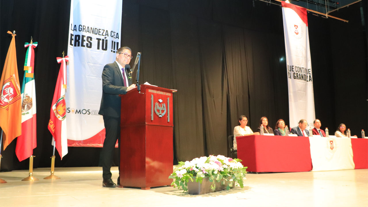 Impulsa la UATx nuevas trayectorias profesionales con el egreso de estudiantes en Ciencias Económico Administrativas
