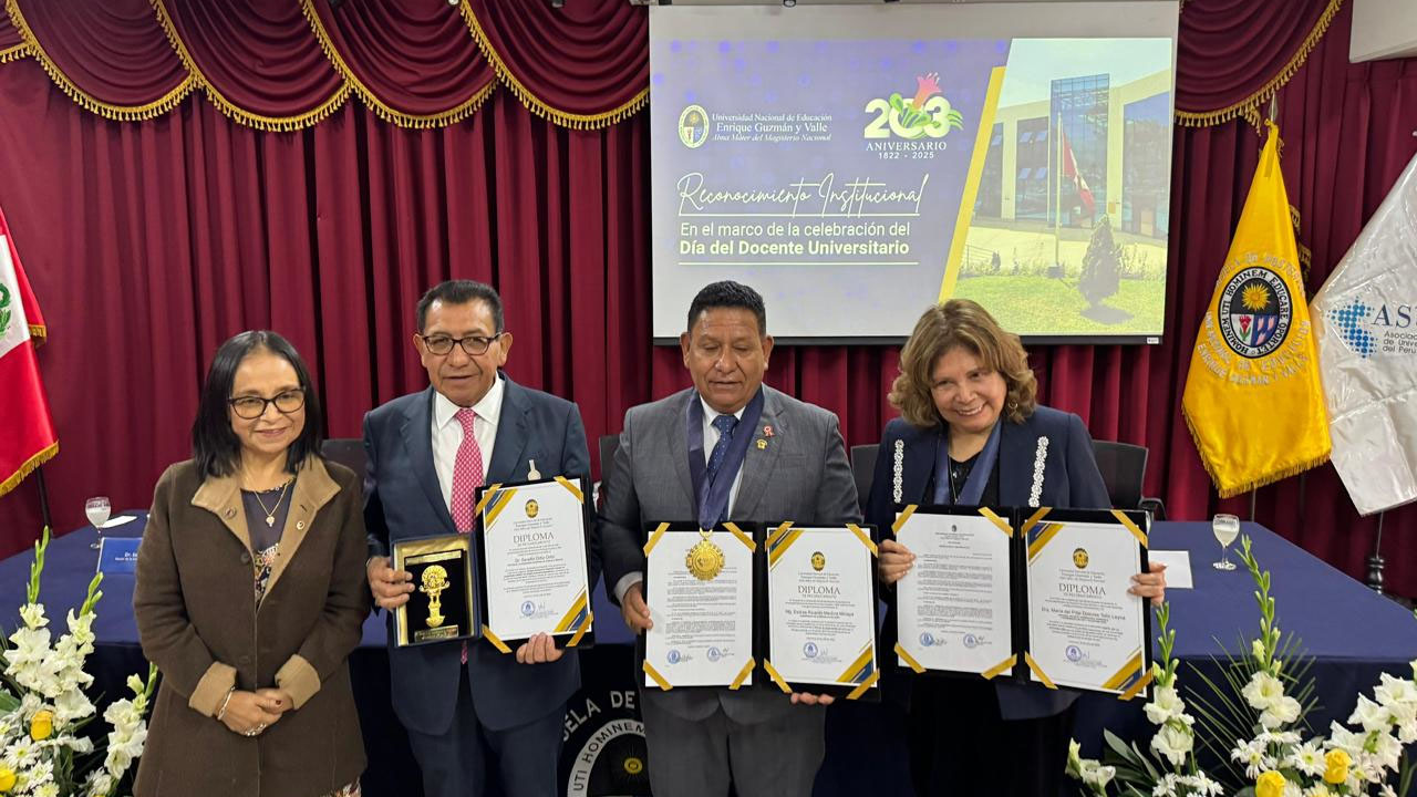 Reconocen en Perú la visión académica del Rector de la UATx