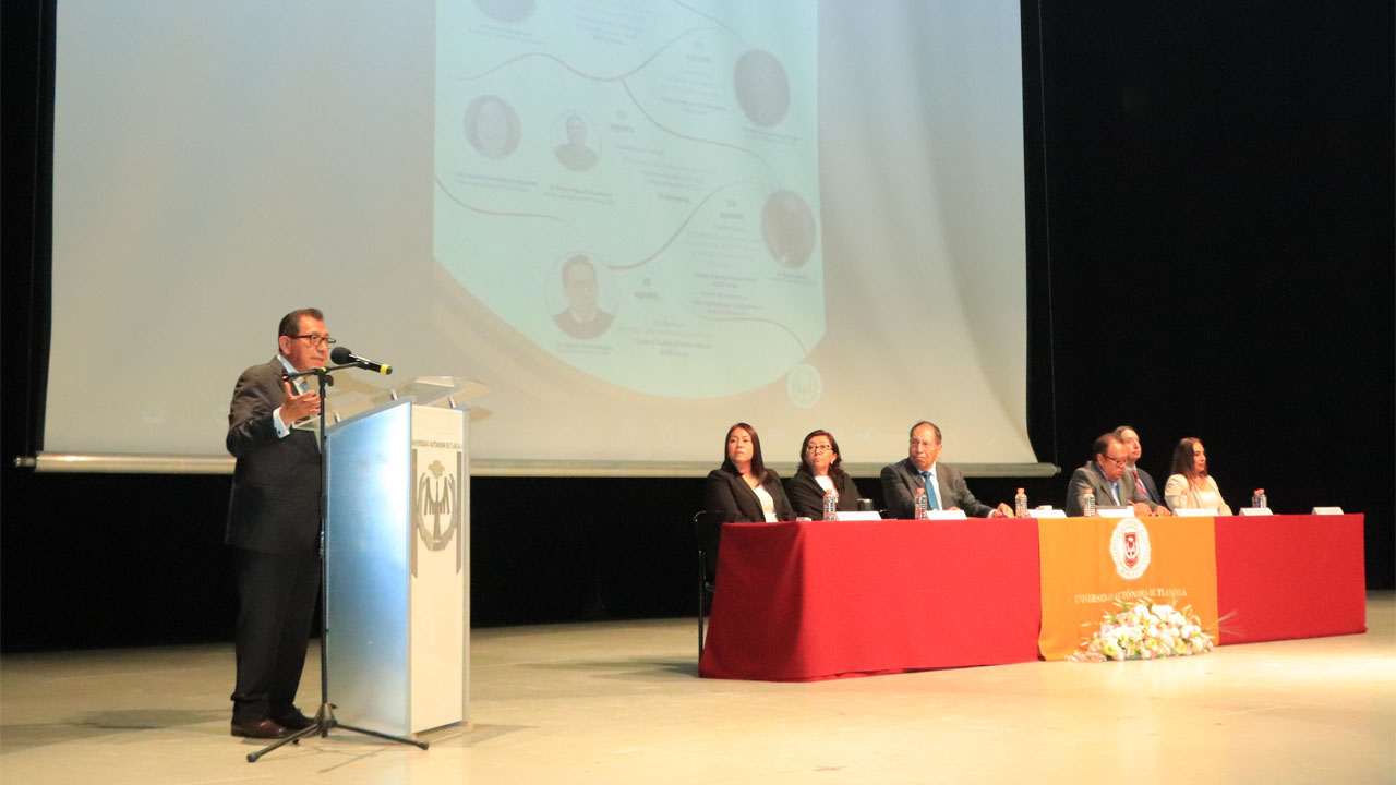 La UATx actualiza a sus académicos bajo los ejes del SEAES