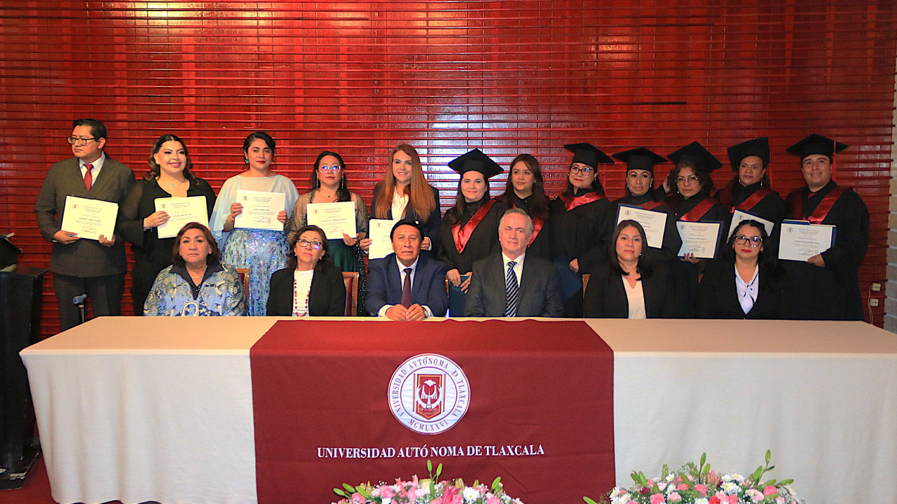 Gradúa la UATx a nuevos especialistas en salud pública
