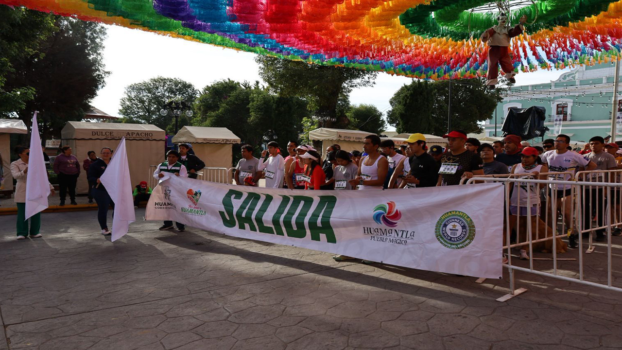Huamantla vive la emoción de la tradicional Carrera de los Barrios 2025
