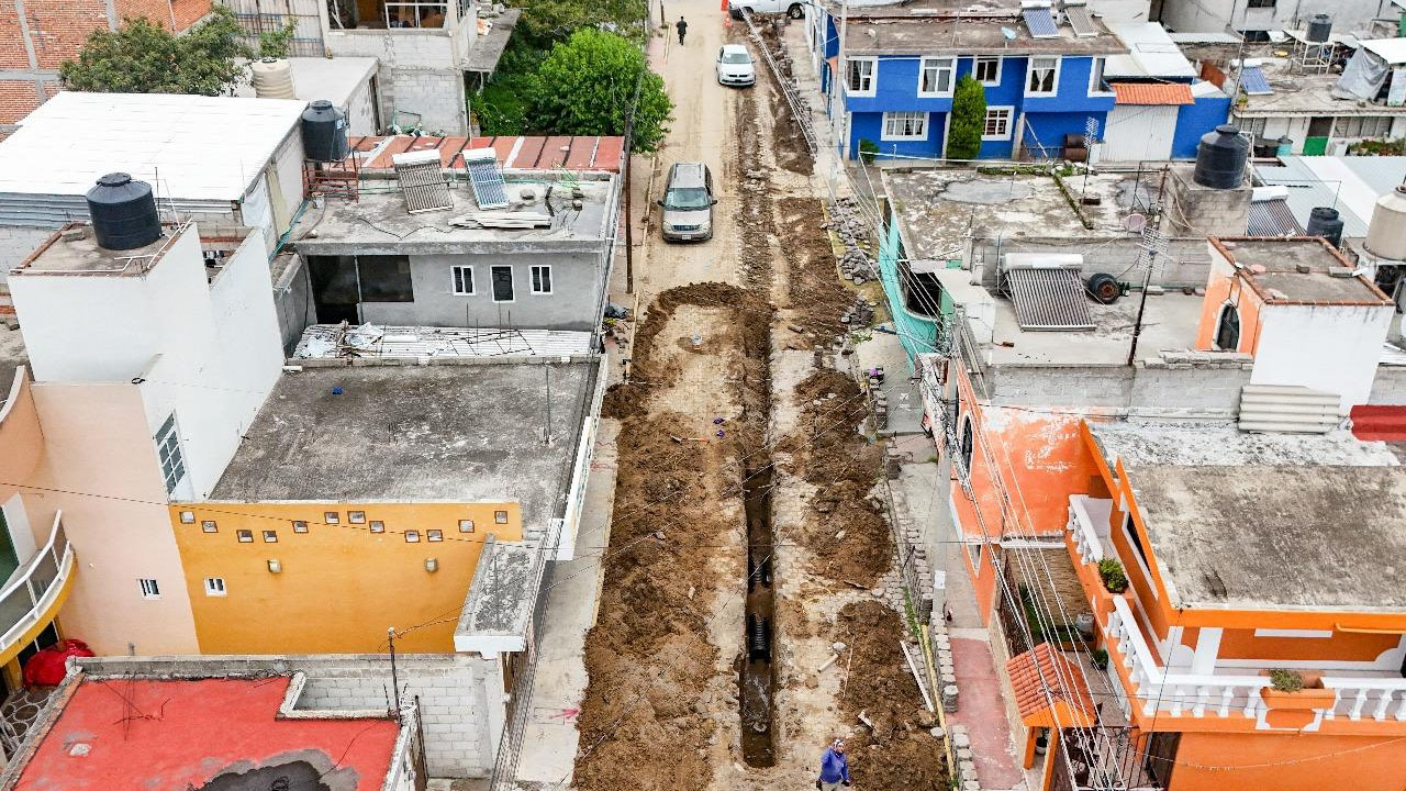 Alcalde Alfonso Sánchez García supervisa obra de drenaje en Ixtulco que beneficiará a más de mil viviendas