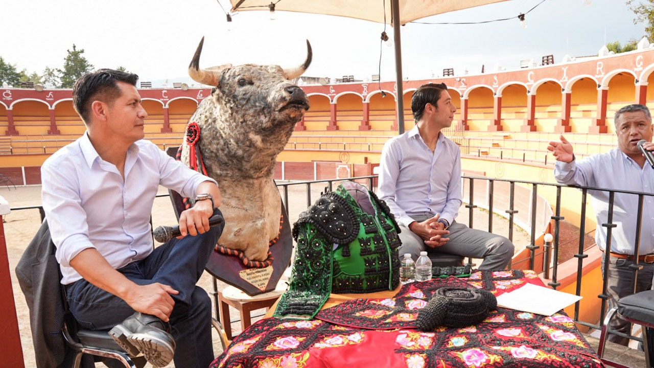 Uriel Moreno “El zapata” y Sergio Flores comparten su arte en tertulia del ayuntamiento de Tlaxcala
