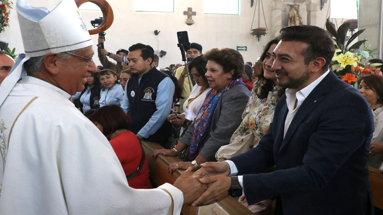 Huamantla honra la tradición y la fe en la misa por el cambio de vestido de la Virgen de la Caridad