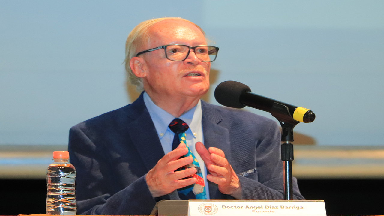 La transición de su modelo educativo fortalece el reconocimiento social y comunitario de la UATx: Ángel Díaz Barriga