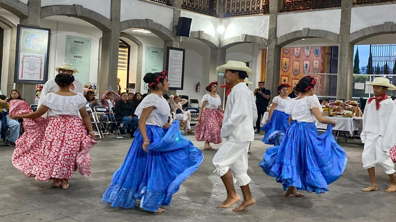 Con acción coordinada entre el ayuntamiento de Tlaxcala y el congreso local se llevó a cabo el festival folklórico