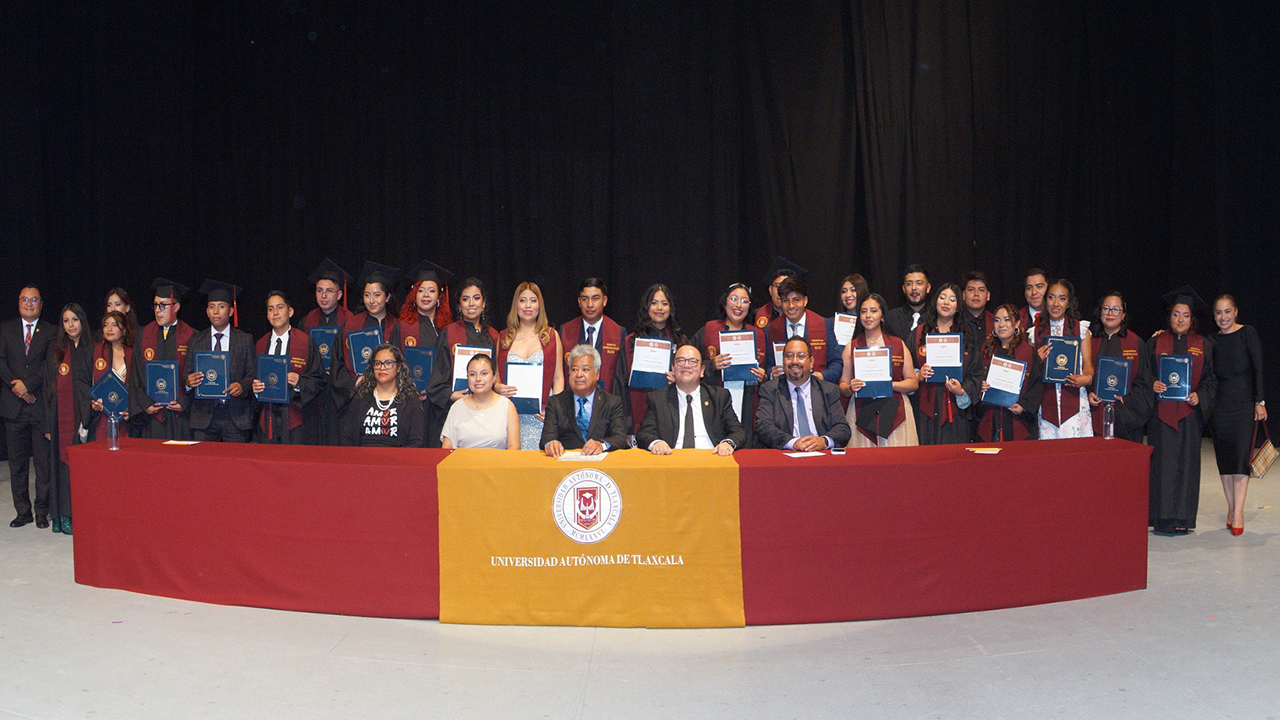 La UATx trasciende en su misión con el egreso de nuevos educadores