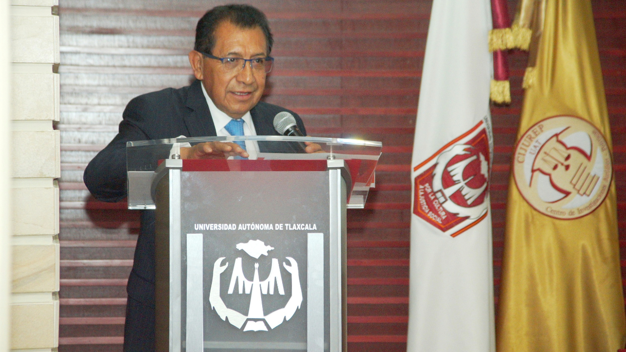 Los estudiantes adquieren el compromiso de un desempeño con responsabilidad social: Rector