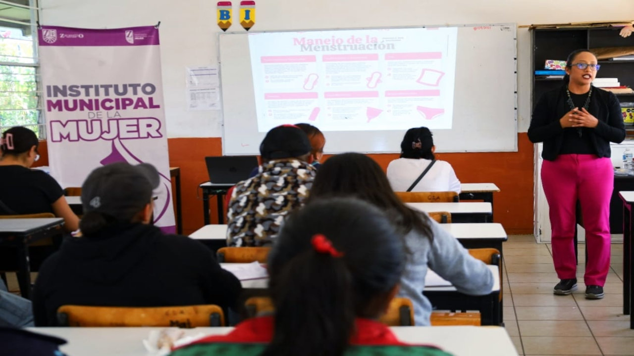 Madres de familia reciben información sobre la sana menstruación y reducción de mitos.