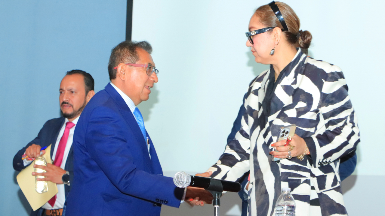 Desde las universidades contribuimos a la cultura de paz: Rector de la UATx