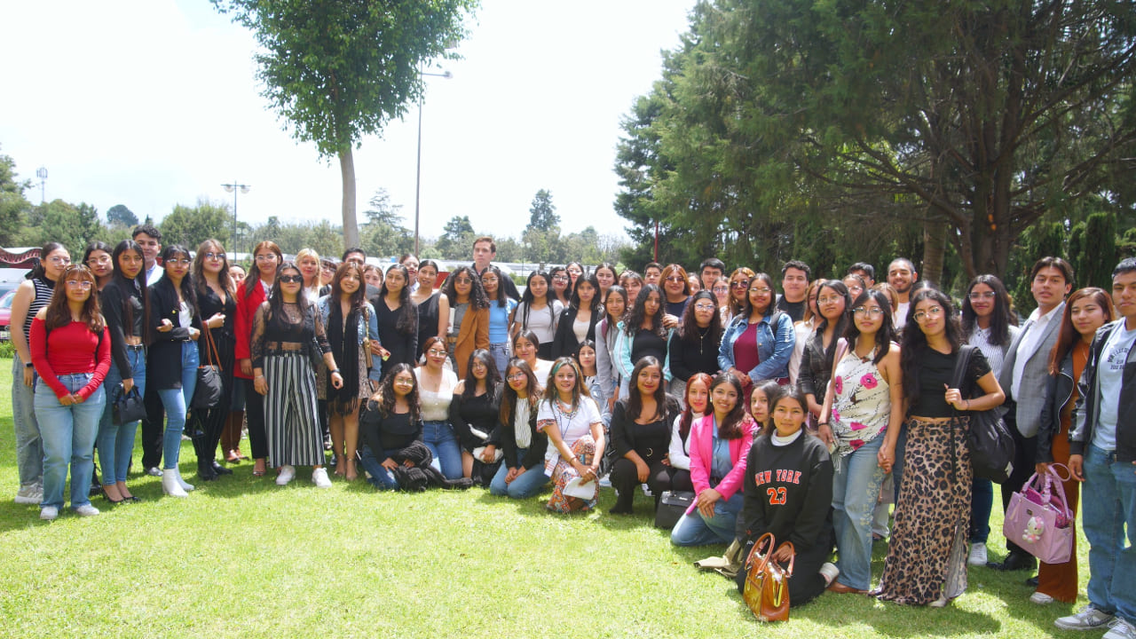 Jóvenes dialogan en la UATx sobre problemáticas y retos que marcan su presente y su porvenir