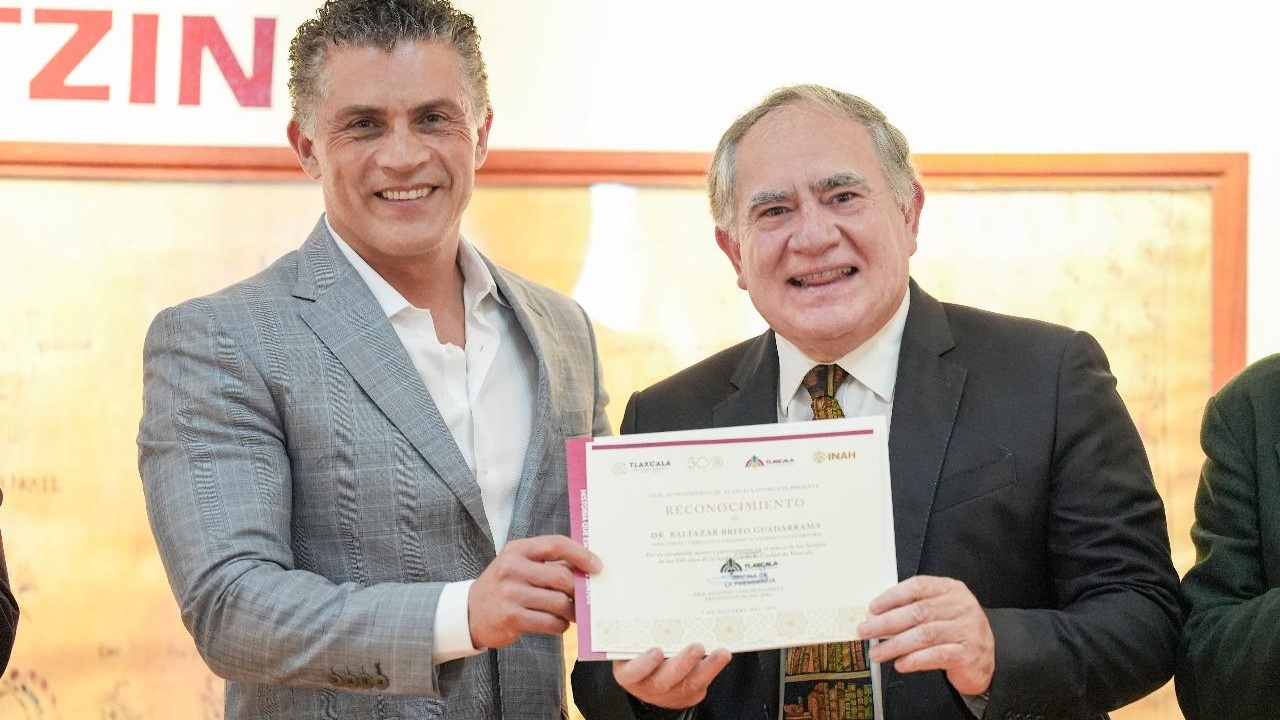 La capital tlaxcalteca se consolida como el primer archivo municipal del país reconocido por el INAH: Alfonso Sánchez García