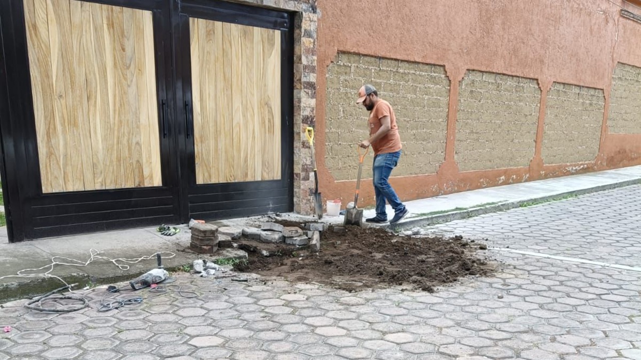 CAPAMH atiende reportes de agua y mantenimiento vial en distintas zonas de Huamantl