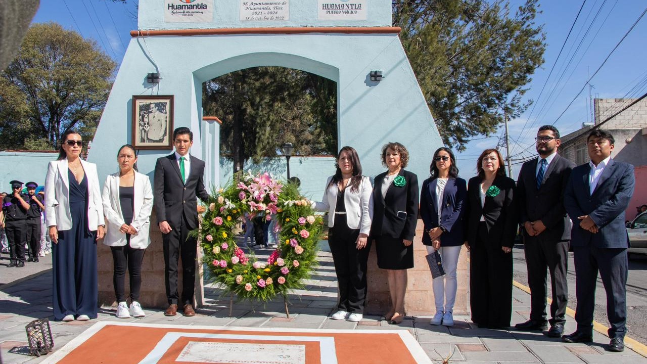 Huamantla rinde homenaje a dos huamantlecos ejemplares