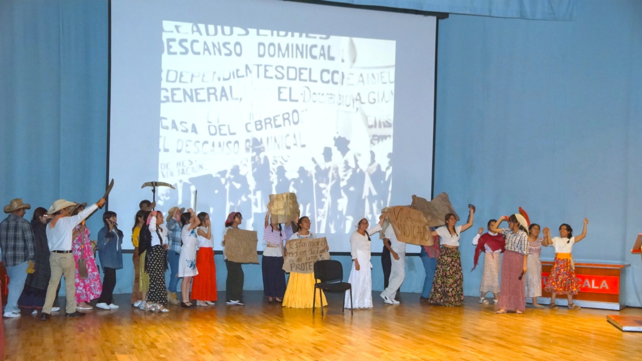 Estudiantes de Derecho UATx analizan evolución de la legislación laboral en México